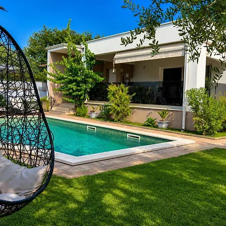 Semesterbostad House Pool Retreat *