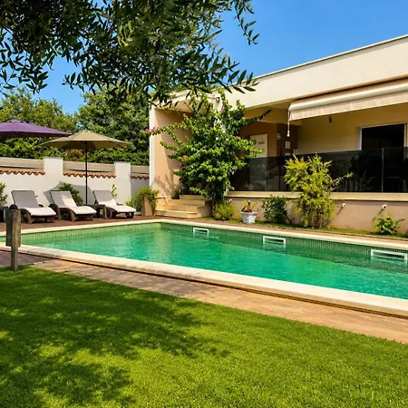 Vakantiehuis House Pool Retreat Pomer